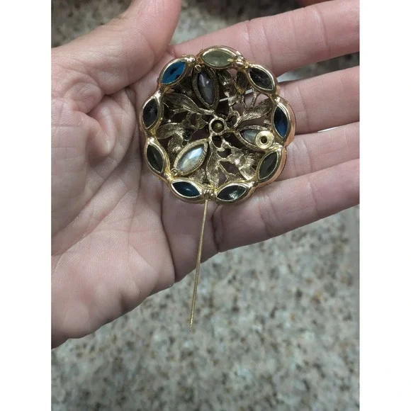Vintage Floral Wreath Brooch Blue Green Crystal Gold Tone Botanical Pin 1.75" - Picture 4 of 6